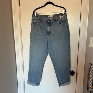 NWT Abercrombie & Fitch- Light Blue Boyfriend Jeans- size 33/16s